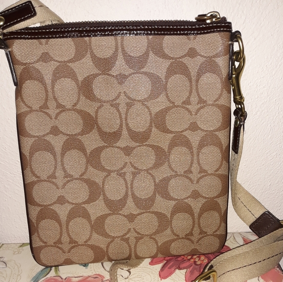 Coach crossbody - Picture 2 of 3